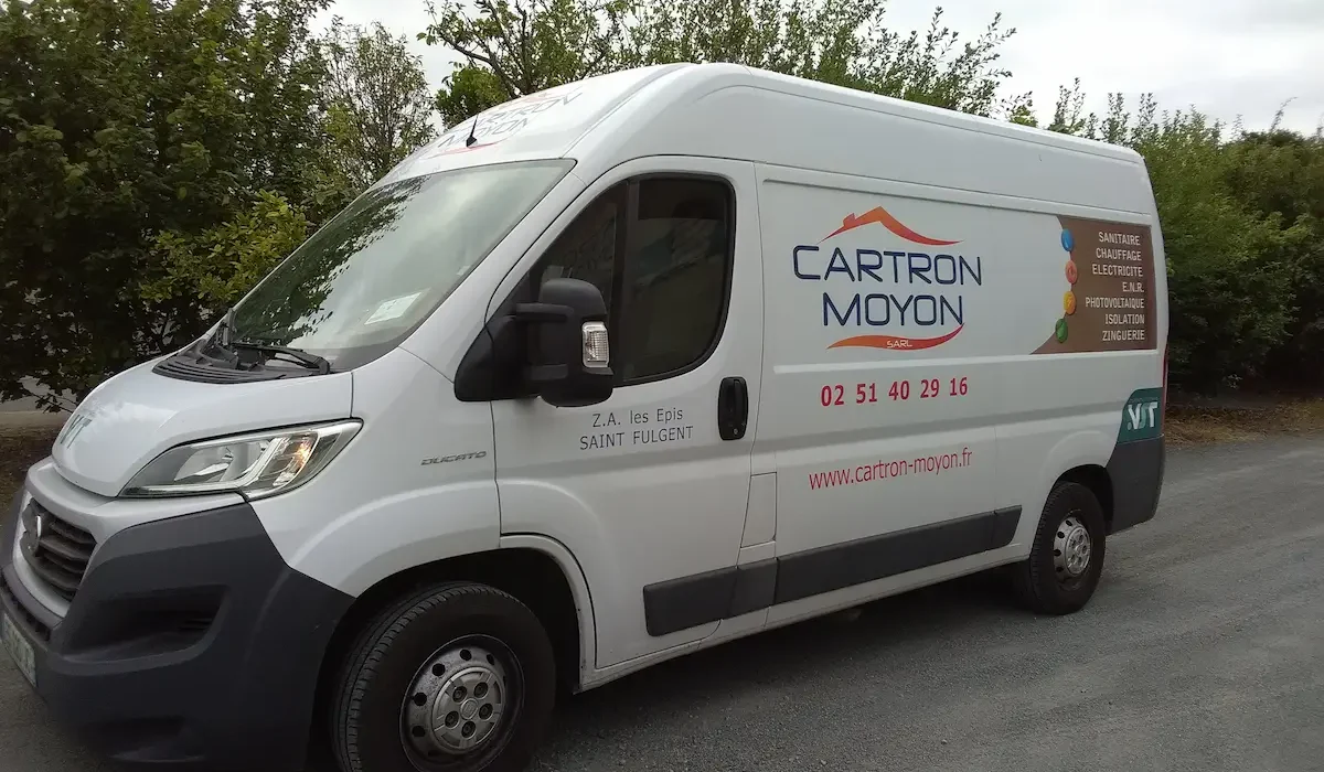 camion-cartron-moyon-plombier-chauffagiste-electricien-saint-fulgent